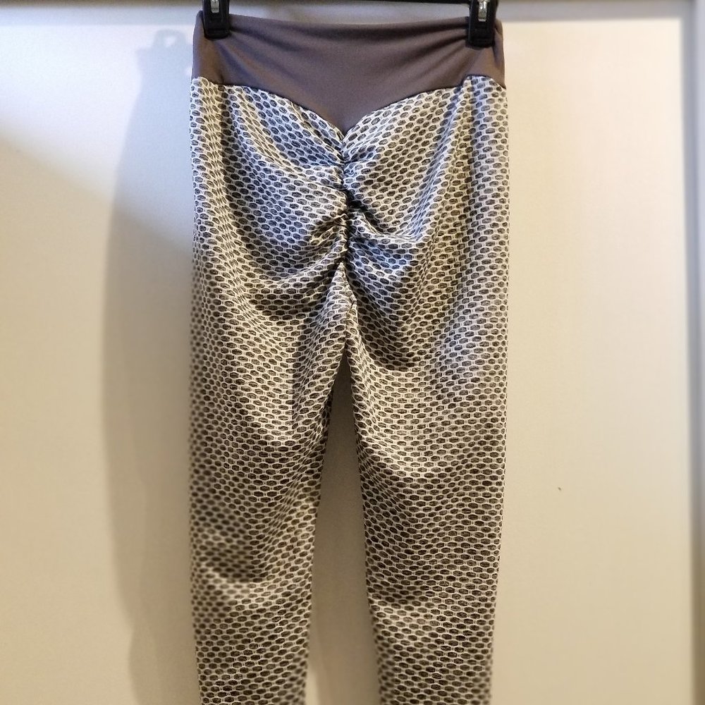Womens Scrunch Butt Leggings Size M Grey